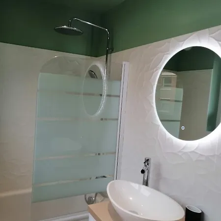 Holiday home Maison Avec Garage, Terrasse, L'herboristerie